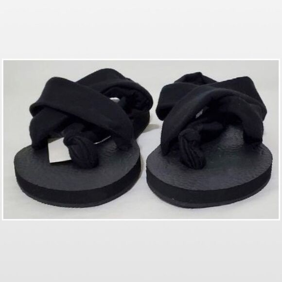 New Falls Creek Sandals Womens Size 7 Black Cloth Strappy Flat Shoes NWT - Picture 2 of 15